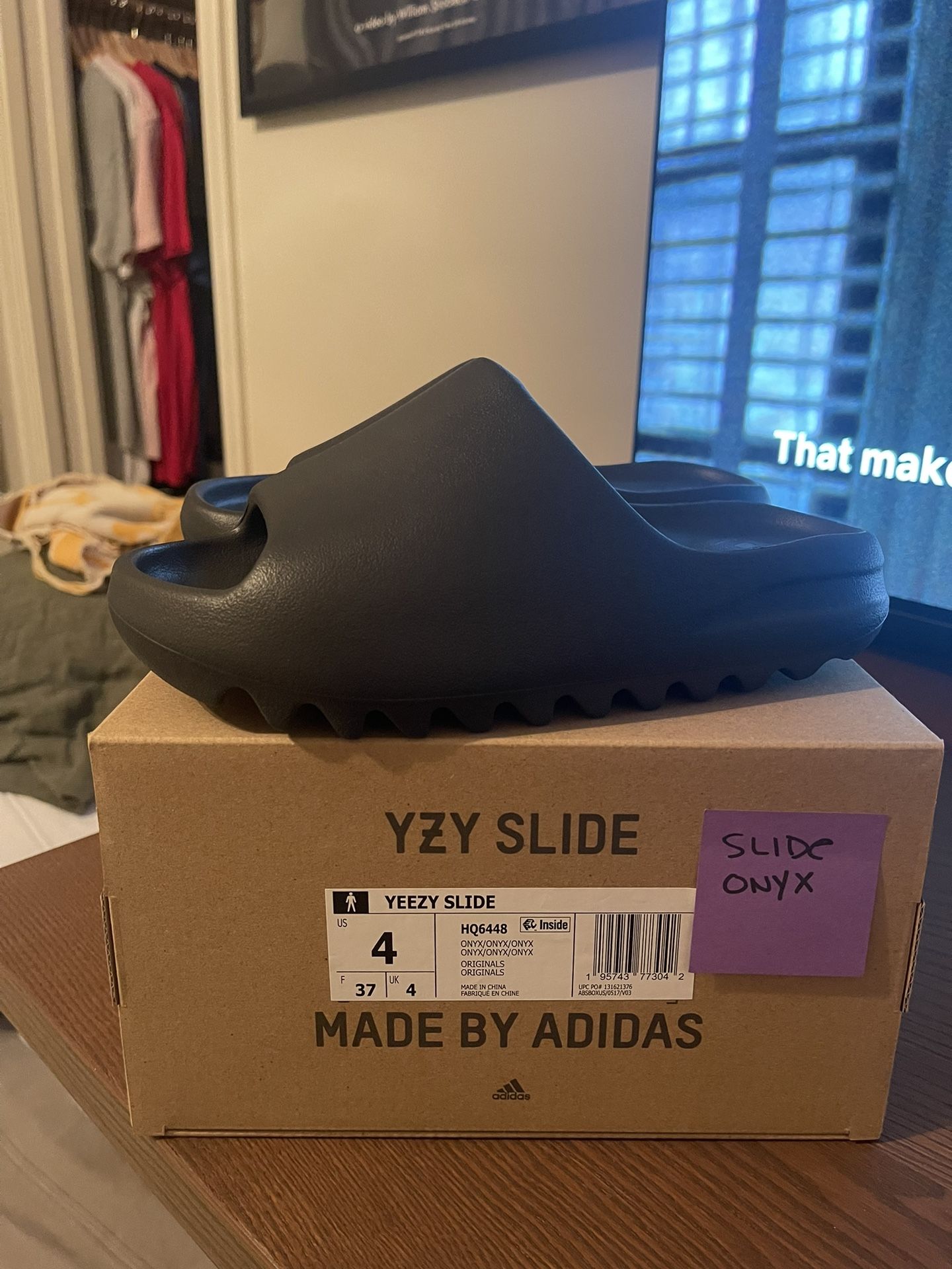 Size 4 Yeezy Slide Dark Onyx