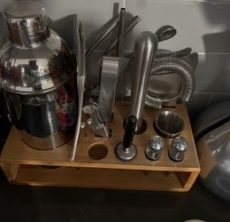 Cocktail/bartending set