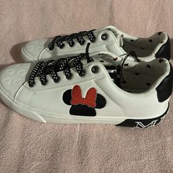 Minnie Mouse women’s tennis shoes
