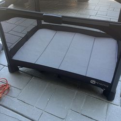 Black 4 moms playard