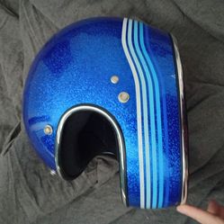 Biltwell Gringo motorcycle helmet, featuring a retro design with a blue metallic flake finish.