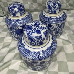 Set of 3 Blue & White Porcelain Ginger Jars Tea Caddies Floral Vine Design