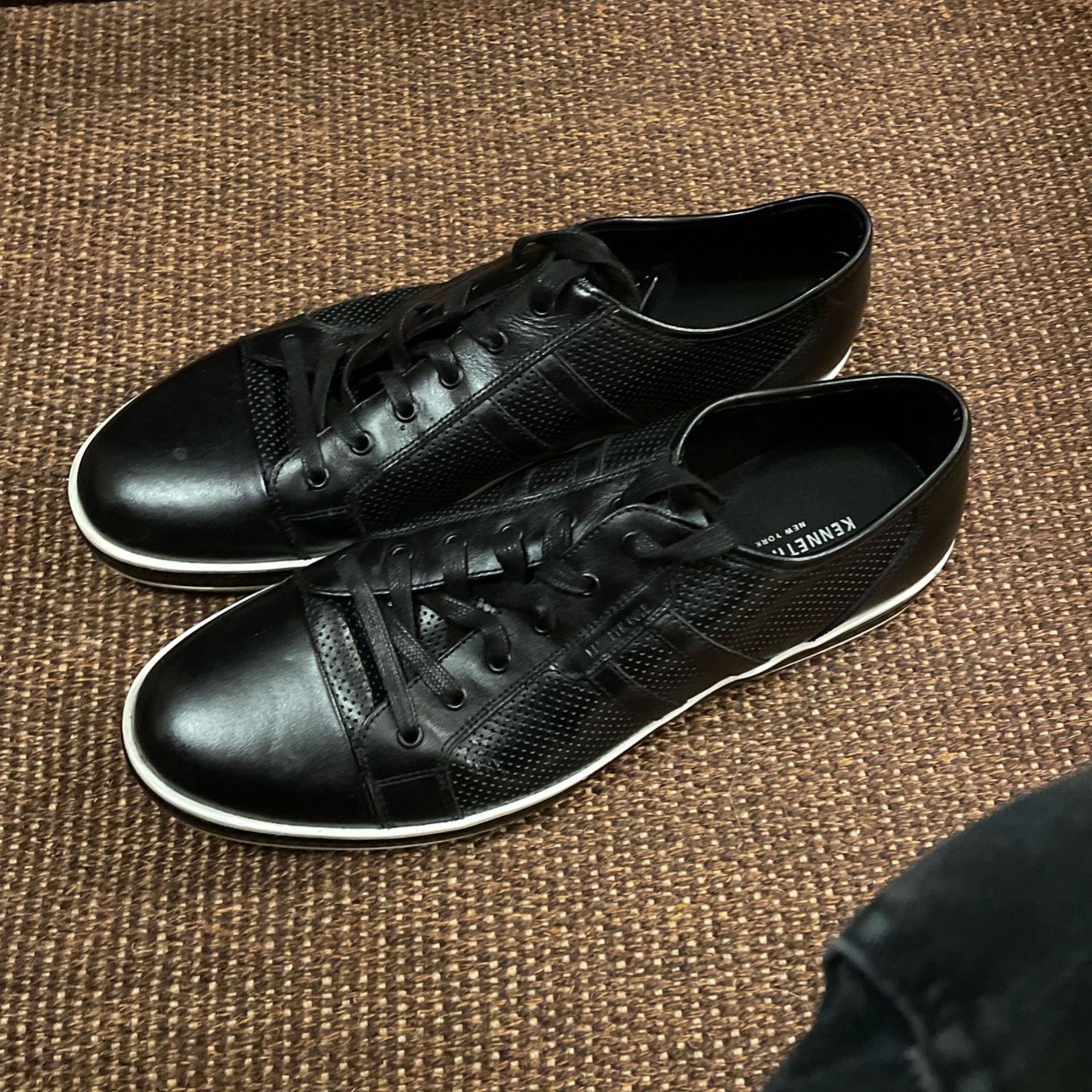 Kenneth Cole Leather Shoes