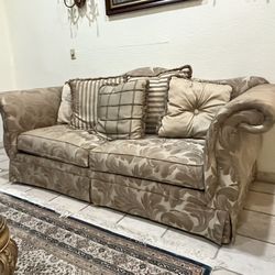Classic Sofa with Pillows