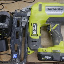 Ryobi Nail Gun Finishing P325 with 1.5ah battery & charger 886629-1 