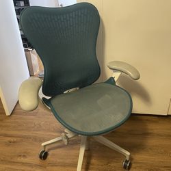 HermanMiller Mirra2