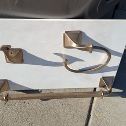 High end bathroom accessories set