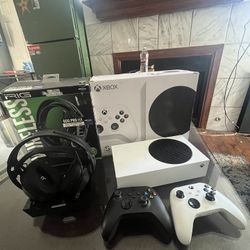 Xbox series S + 2 Wireless controllers + Wireless Headset (Excellent Condition)