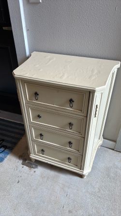 Mid size dresser