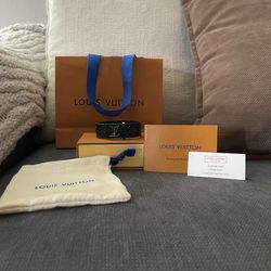 Lv braclet throw offers