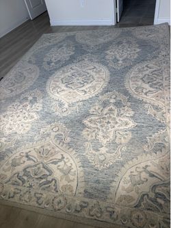 Beautiful Ralph Lauren carpet 9’ x 12’
