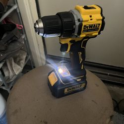 Dewalt Drill 1/2 New Good Condición  Toll Only 