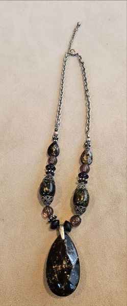 Black and Gold Fleck Beaded Pendant Necklace