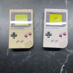 2 Classic Gameboys