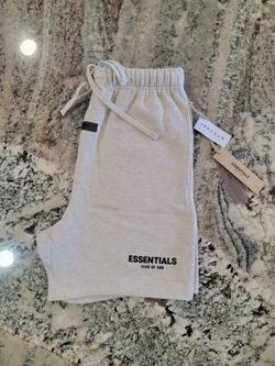 Essentials shorts small light oat