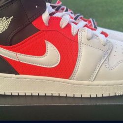 Air Jordan 1 Mid SE GS 