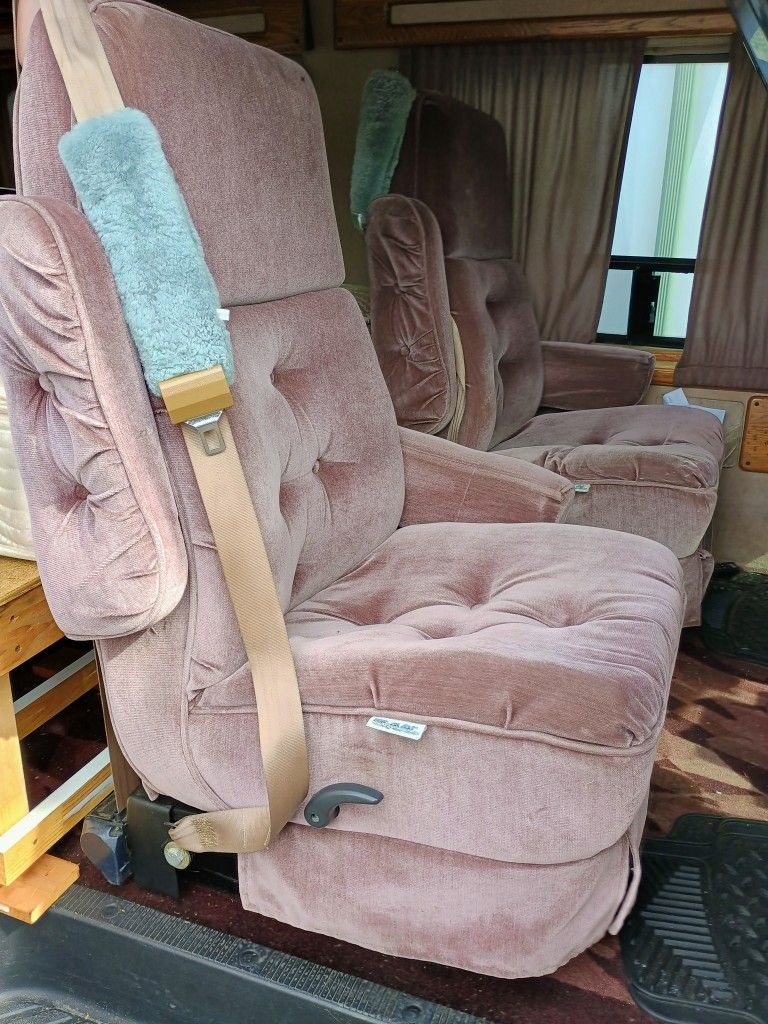 2 Captain Chairs