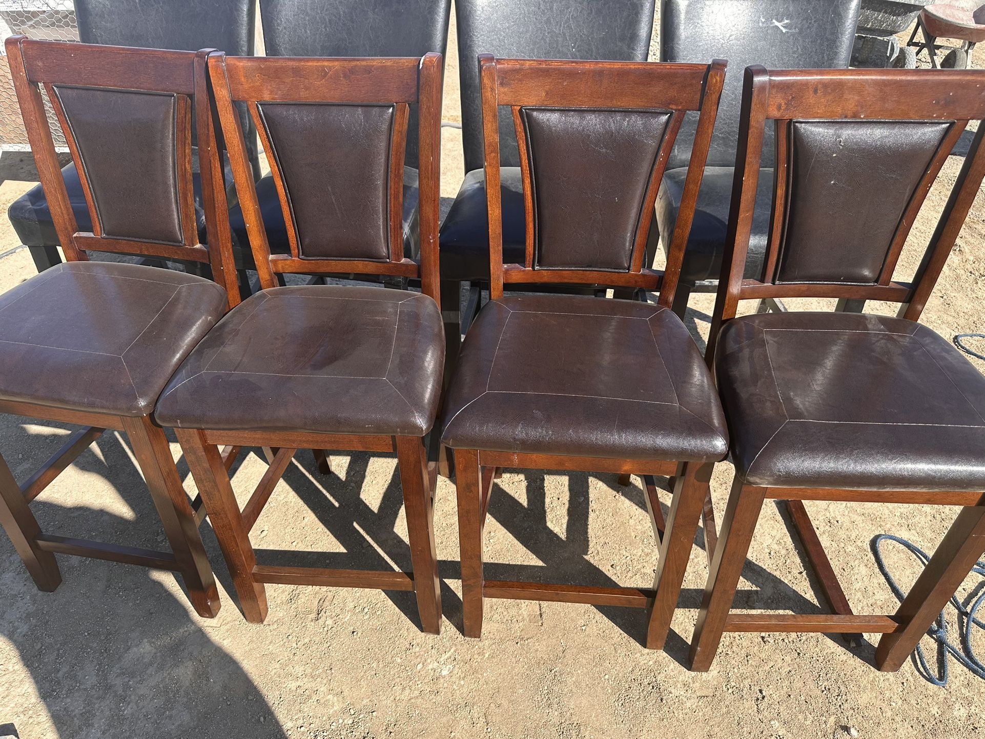 4 Table Chairs