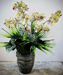 Silk floral arrangement New 20x14 in handmade