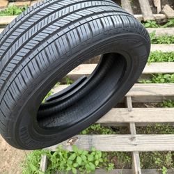(225/55/17) Tire