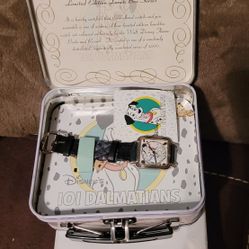101 Dalmatians LunchBox  with a watch