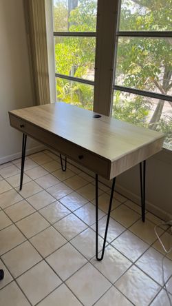 Realspace Callay Office Desk – Blonde Oak/Black