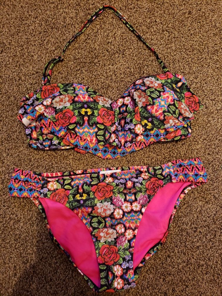 New Ladies size large bathing suit. Jessica Simpson from Belks, Top has 2 layers if material over padded top. See description