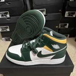 Air Jordan 1 Mid (GS) Sonics Noble Green 554725-371 Size 7Y Brand New 