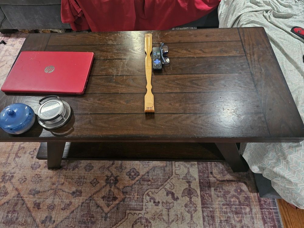3 Piece Set Coffee Table, 2 End Tables Bought New A Year Ago $100 All 3