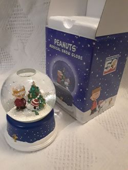 Peanuts musical snow globe.