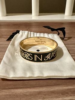 Kate Spade “Boys Make Passes At Girls In Glasses”