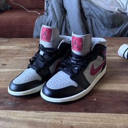 Air Jordan 1  Youth Size 7, Women’s 8.5