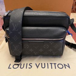 Louis Vuitton Outdoor Messenger Monogram Eclipse Taiga Black in