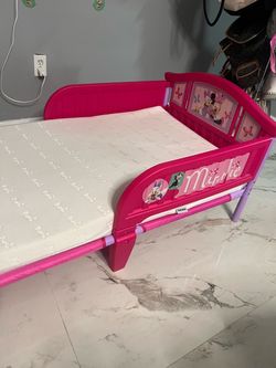 Minnie Mouse Toddler Bed w Mattress