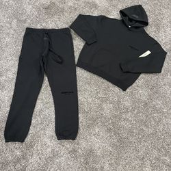 Essential hoodie/sweats