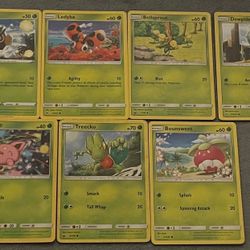Lot of 7 Green Grass Pokémon cards 