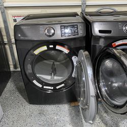 Samsung Washer & Gas Dryer Set – Silver – Like New!  For sale: Samsung washer and dryer set in silver color. ✔️ Large capacity ✔️ Gas dryer ✔️ Electri