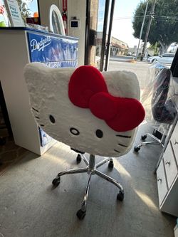Hello kitty vanity chair