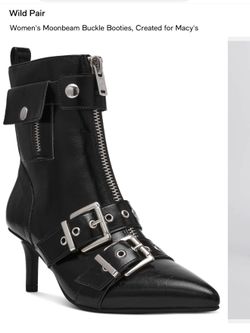 Buckled straps and pockets boots