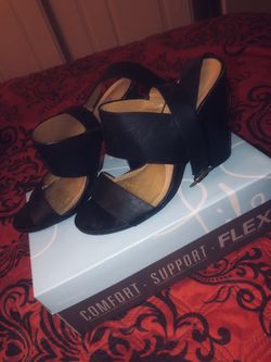 Black heels size 7