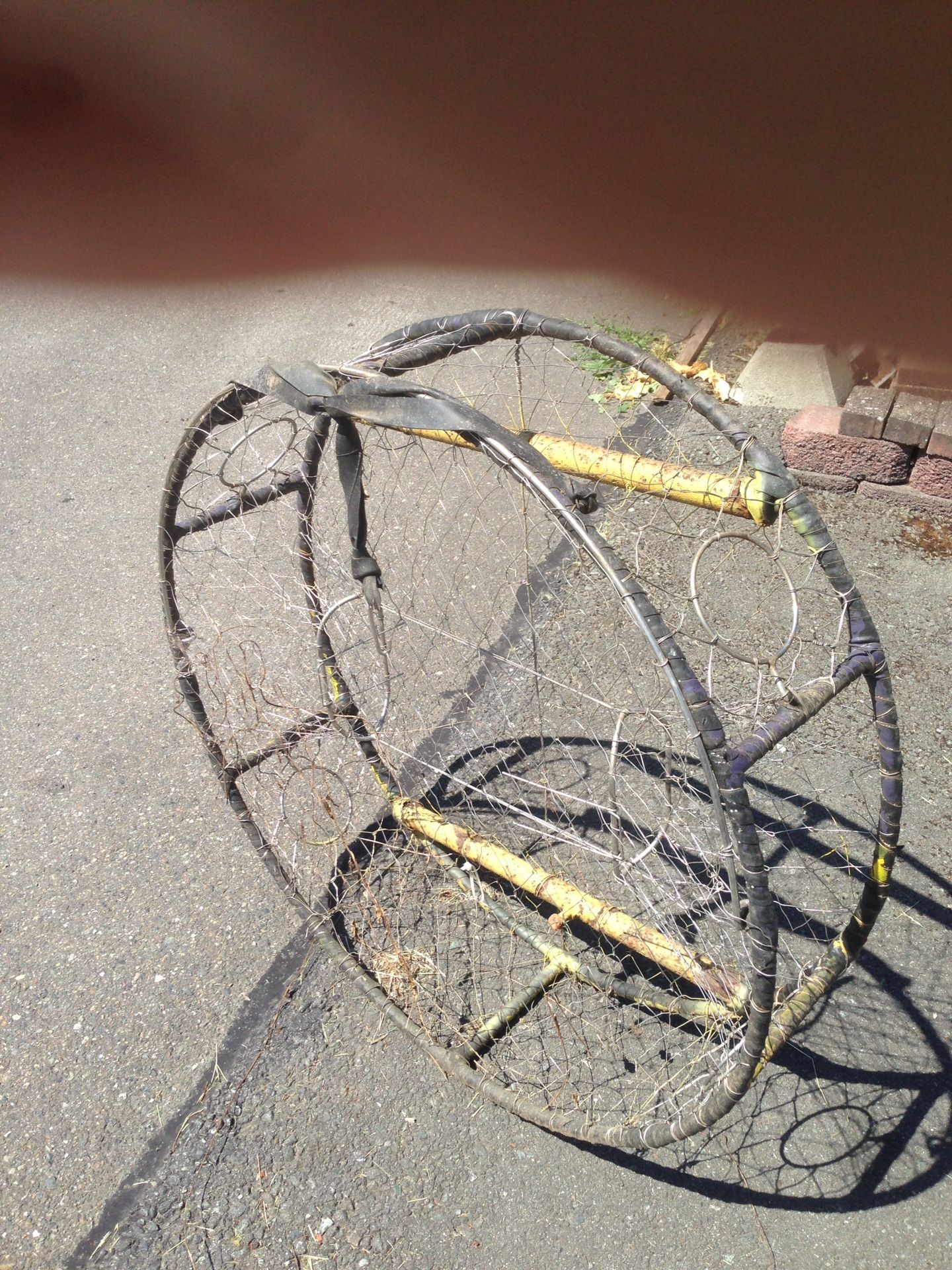 Crab pot w/weights for Sale in Everett, WA OfferUp