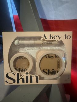 Set De Maquillaje A Key To Skin  By Kevin & Coco
