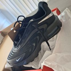 Womens Air Max Fire Size 5.5