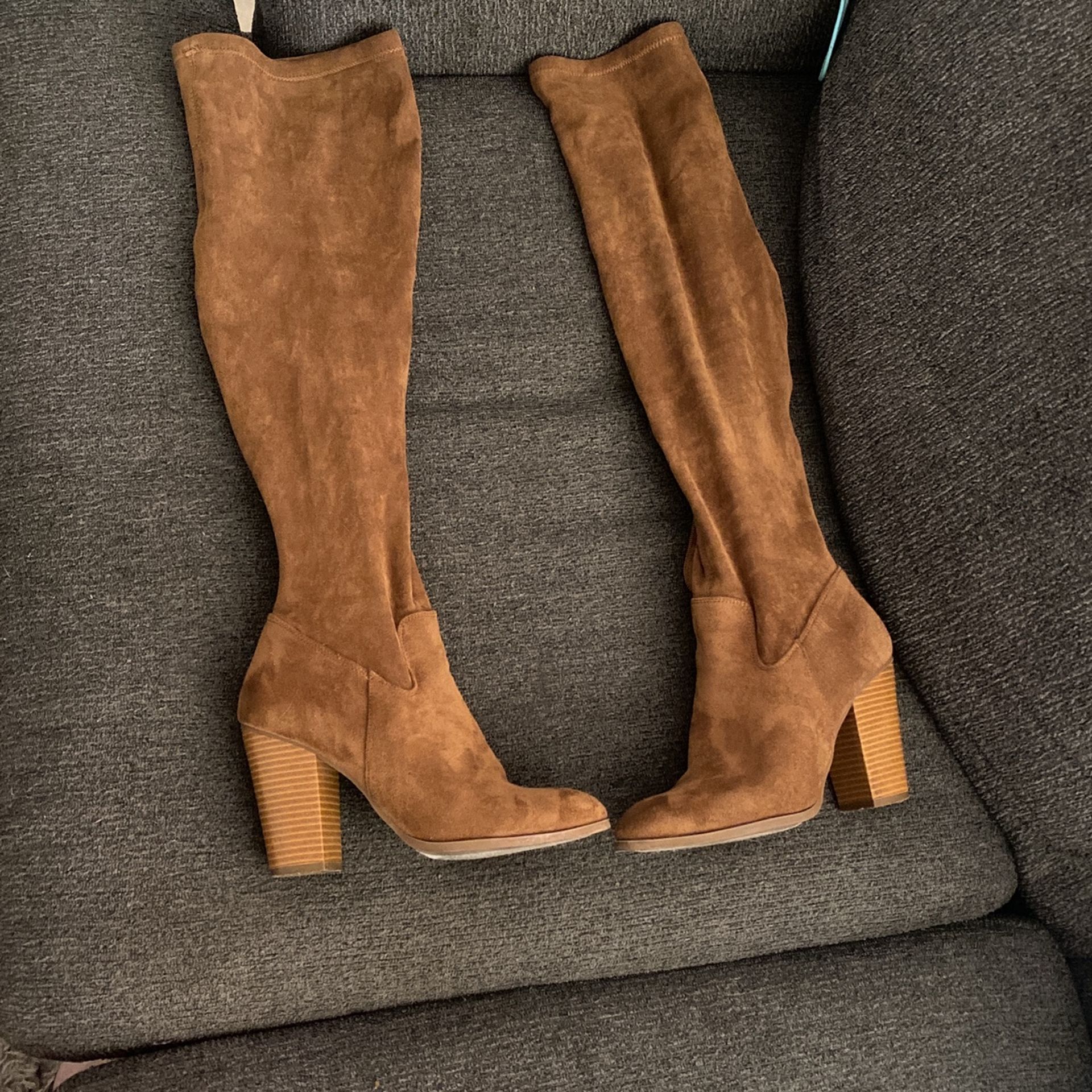 Orange brownish thigh, high heels boots
