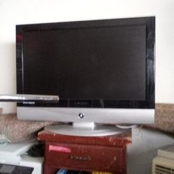 Envision 42" Tv With Remote Control 