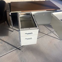 Free desks 
