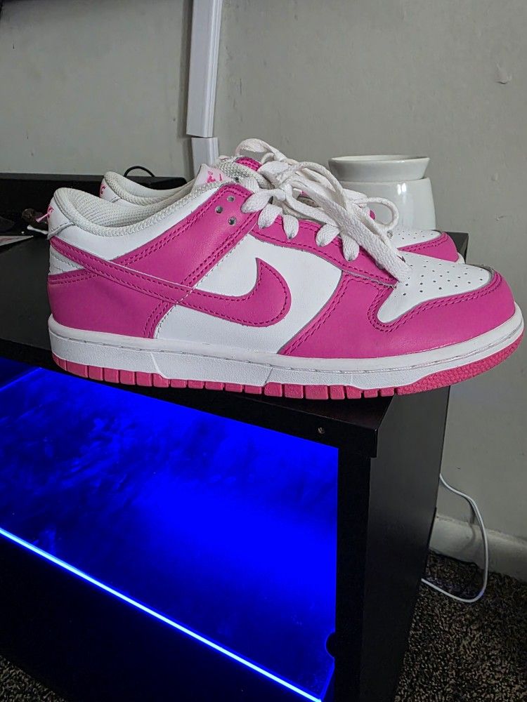 Nike Dunk SZ  5.5
