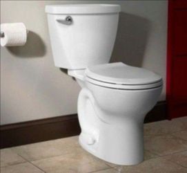 American Standard Cadet 3 1.28 GPF/4.8 LPF Left Trip Lever Round-Front Self-Cleaning Toilet with Slow Close Seat