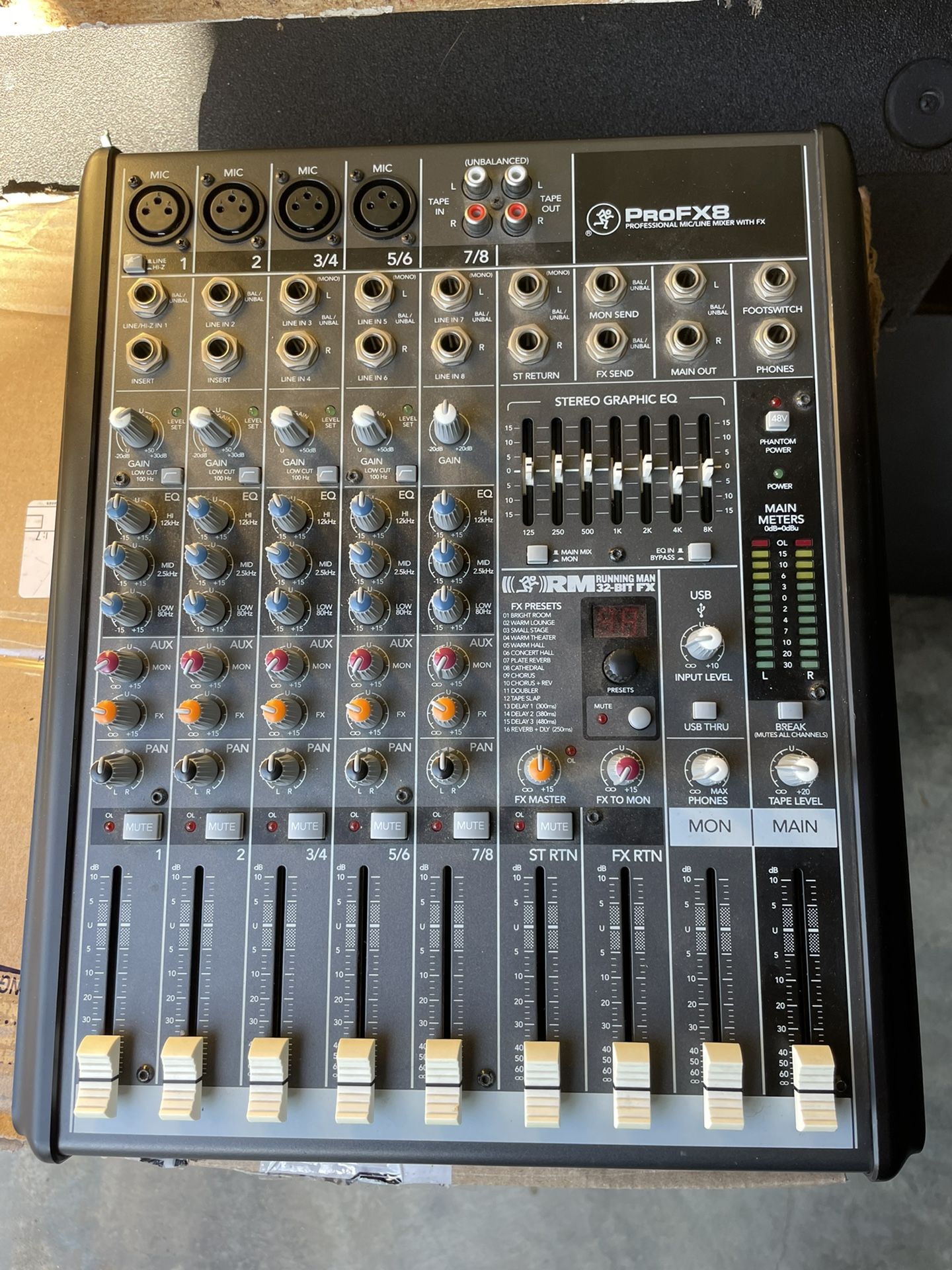 Mackie Mixer