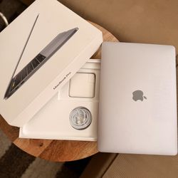 MacBook Pro 13 inch 2019, Silver Gray, with box